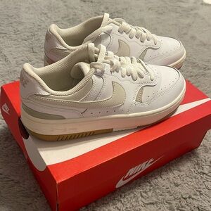 NIKE GAMMA FORCE WOMENS